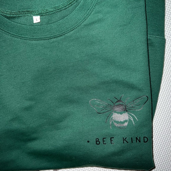 🐝 Bee Kind Emerald Crew Neck Sweatshirt - Picture 3 of 5